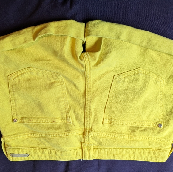 Women's shorts - Picture 2 of 3